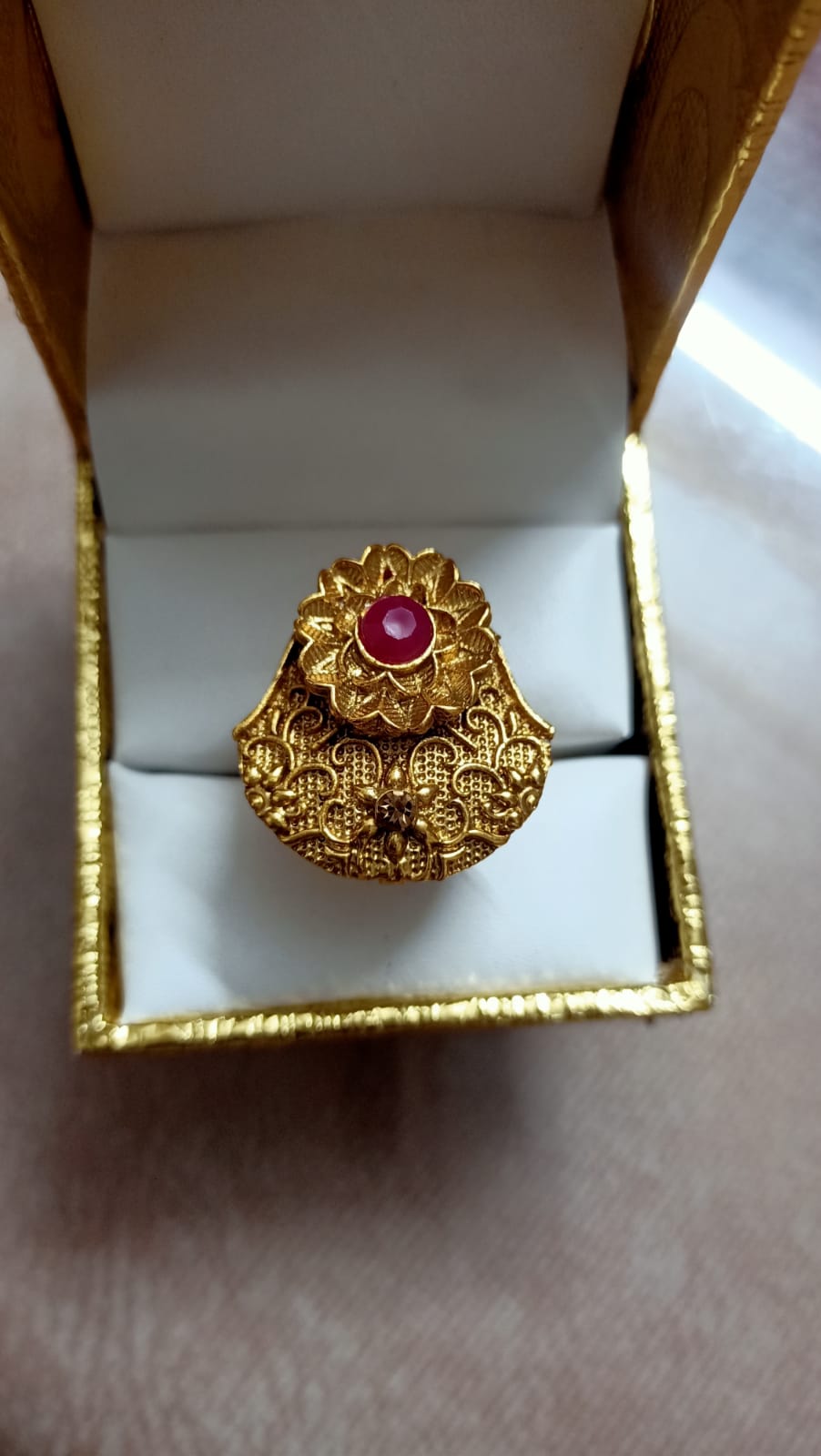 Artificial Finger Ring For Women Beautiful Pattern New Style