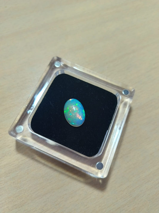 Opal Oval Shaped Cabochon Good Quality 5.59 carat 18X14 mm